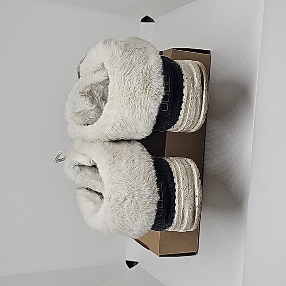 Hey Dude Wendy Fold Boot in Women's Size 9 - Picture 3 of 8